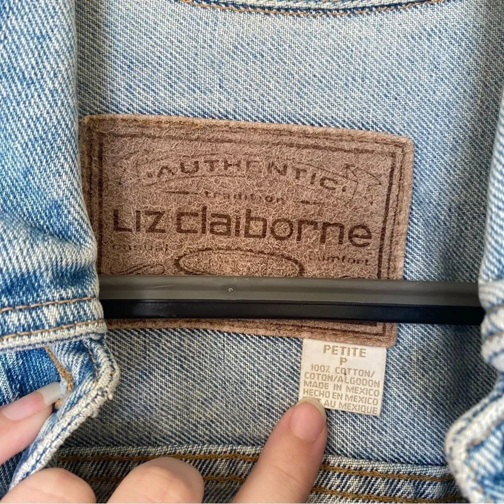 Vintage LIZ CLAIBORNE Light Wash Blue Jean Denim Jacket Size Small - Picture 4 of 7